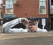 손흥민 찰칵 세리머니 벽화, 영국 런던에 등장