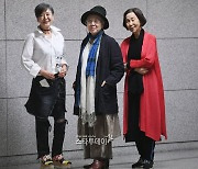 [포토]윤석화-박정자-손숙, 연극 햄릿 단역 3인방