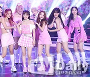 [TD포토] 이달의소녀 '더쇼 1위 행복한 무대'