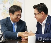 '김동연 당선인-도의회 국힘 대표' 회동 불발..'협치' 난항 예고