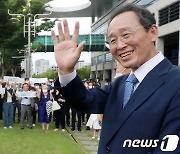 송하진 전북지사 퇴임.."나라·고향 위해 일할 수 있어 행복했다"