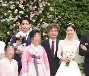 장나라, 결혼식서 찍은 가족사진 공개..6세 연하 신랑 팔짱끼고 미소 [N샷]