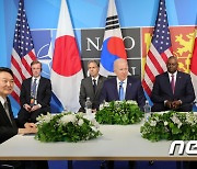 한미일 3국 정상 '북핵·미사일 대응 위해'