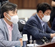 與 "文 첫 보고엔 월북 아닌 추락 추정" 野 "해경 번복, 尹 대통령실 관여"