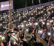 [기자의 일상]스마트폰이 바꾼 응원 문화