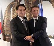 한·프랑스 정상, 원전 협력에 공감..중소형 위성개발도 기대