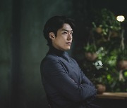 '외계+인' 김우빈, 침착하고 냉정한 새 얼굴에 기대감 ↑