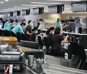 [포토] 다시 활기 찾은 김포공항 국제선