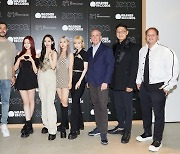 에스파, SM 이성수-탁영준 공동 대표와 美 워너 레코드 사옥 방문