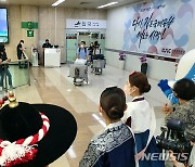 김포-하네다 재개 김포공항에 도착하는 승객들