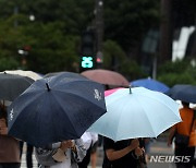 장맛비에 용인서 토사 110톤 유출..항공기 102편 통제