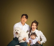 '11살 연하♥' 배윤정, 붕어빵 子 가족사진.."애랑 개랑 쉽지 않다"