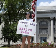 대법원에 맞서 '보수아성' 텍사스법원도 "낙태금지법 시행 보류"