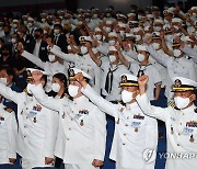 '제2연평해전 승전 20주년 기념식'서 구호 외치는 해군들