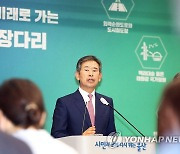 기자회견 하는 안효대 울산시장직 인수위원장