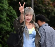 [TEN 포토] 헤이즈 ''이별 담당 가수' 힘찬 브이'