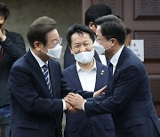 [포토]'민주당 의원총회 참석한 이재명-강병원'