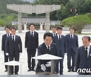 김영록 지사, 민선8기 출범 앞두고 국립5.18민주묘역 참배