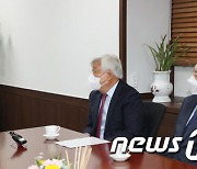 권영세 장관, 대북협력민간단체협의회 면담