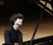 '비범한 테크닉' 임윤찬의 피아노 연주