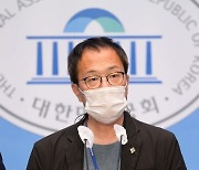'총장 패싱·친윤' 검사 인사 단행 규탄 기자회견하는 박주민
