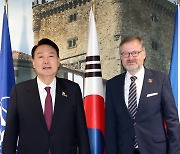 윤석열 대통령, 페트르 피알라 체코 총리와 정상회담