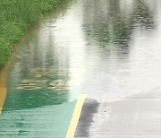 폭우·도로 통제로 출근길 대란.."평소보다 2∼3배 더 걸려"