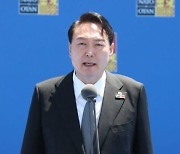 나토 연설 나선 尹 "한국은 안보위기에 역량 갖춰.. 책임 다하겠다"