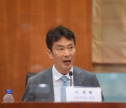 보험사 CEO 만난 이복현 금감원장 "실손보험 소비자 불만 급증" 경고