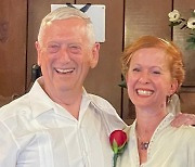 해병대와 결혼한 사나이' 매티스, 72세에 첫 장가