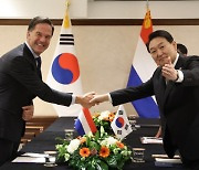 尹 "북핵 강력대응.. 대화 테이블 복귀 긴밀 공조"