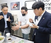 롯데마트, 농촌진흥청과 공동 개발한 향토음식 밀키트 품평회 열어
