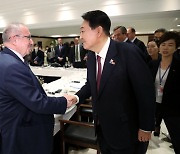 尹대통령, 스페인 경제인들 만나.."아시아의 라틴, 한국에 투자"
