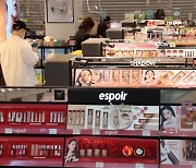 Men shopping cosmetics in South Korea growing