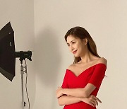 에이핑크 오하영, 빨간 드레스 입고 매혹적인 비주얼