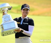 '메이저퀸' 전인지, 여자 PGA챔피언십 우승..4년만의 정상(종합)