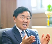 '경제민생 제일주의' 전북지사 김관영호 출범
