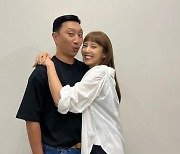 '이규혁♥' 손담비, 남편 껌딱지네..꿀 떨어지는 눈빛 [DA★]