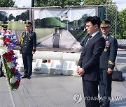 한국전쟁 참전기념비 찾은 한동훈 법무부 장관