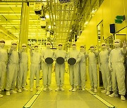 삼성전자, 세계 최초 3나노 반도체 양산..미세공정 한계 돌파