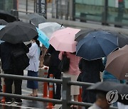 많은 비 내리는 서울역