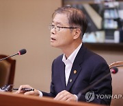 이정식 장관, 노동동향 점검 주요 기관장 회의 참석