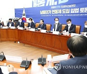 납품단가 연동제 입법 토론회에서 발언하는 박홍근 원내대표