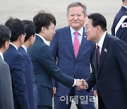 [포토]윤석열 대통령-이준석 국민의힘 대표 대화
