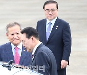 [포토]대화 나누는 윤석열 대통령-이상민 장관