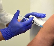 美FDA "오미크론 BA.4, BA.5 변이용 부스터 백신 별도 임상 없이 승인 가능"(1보)