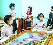 북한, 당의 '후대 사랑' 부각.."어린이들은 나라의 왕이며 조국의 미래"
