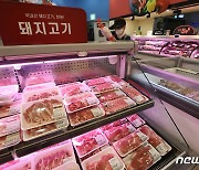 "김치·고추장 가격 떨어질까"..정부 부가세 면제에 대형마트 '할인전'