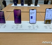 애플, '엔화 약세' 日서 아이폰값 올려..18만원 더 비싸졌다