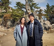'헤어질 결심' 박해일·탕웨이·김신영, 카메라 밖에서는 웃음꽃 활짝.. 비하인드 스틸 공개
